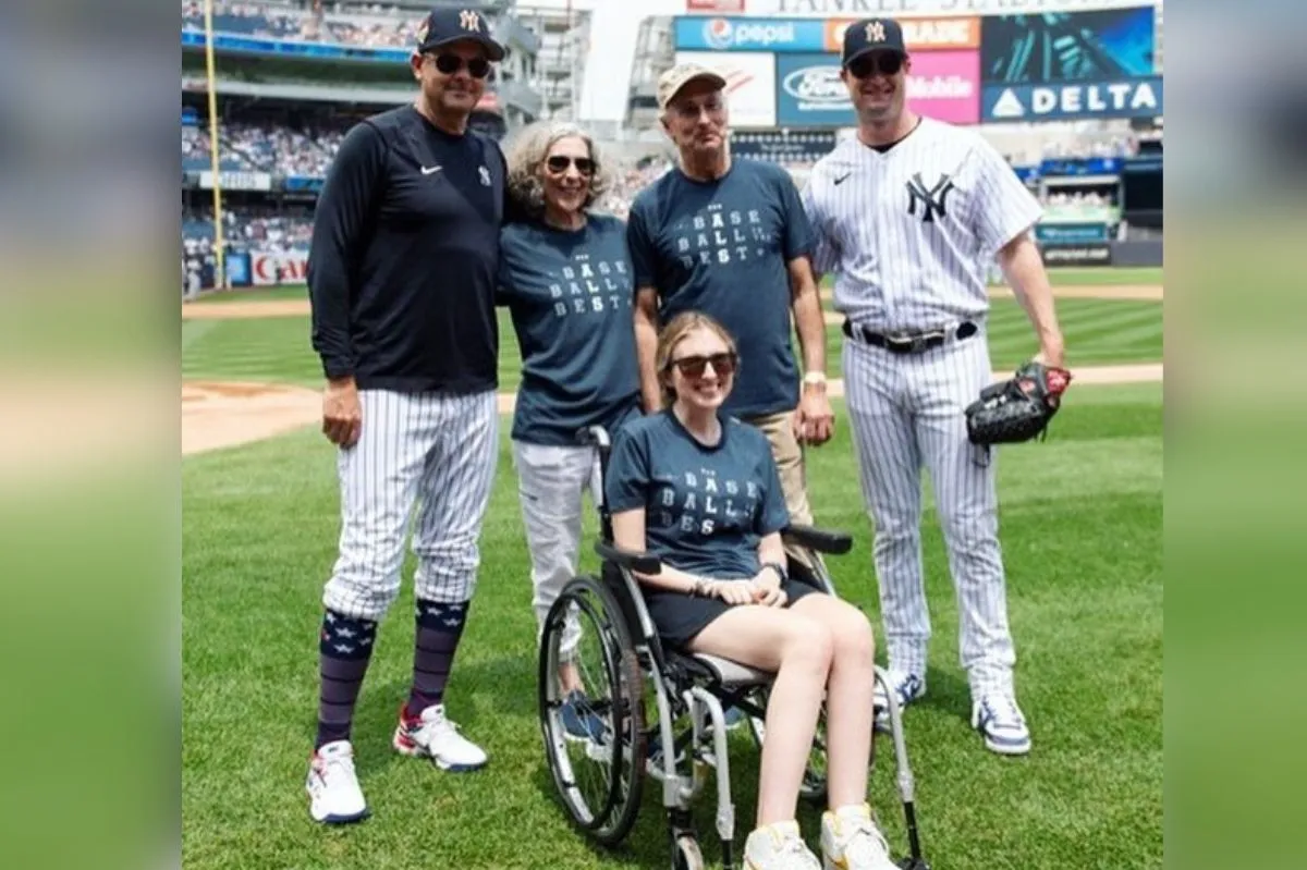 Sarah Langs on X: The Díaz family in split Mets/Reds jerseys for